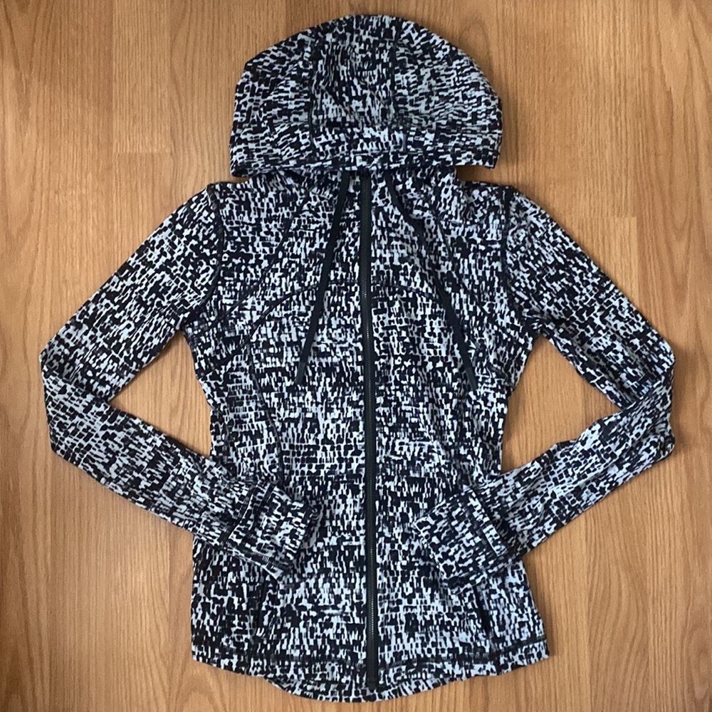 ❤️ Lululemon Hooded Define Jacket Size 4 NWOT